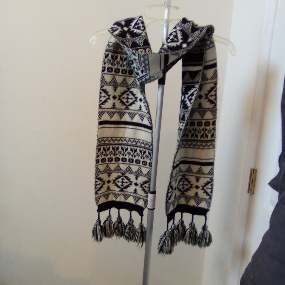 Reversible colors black and white